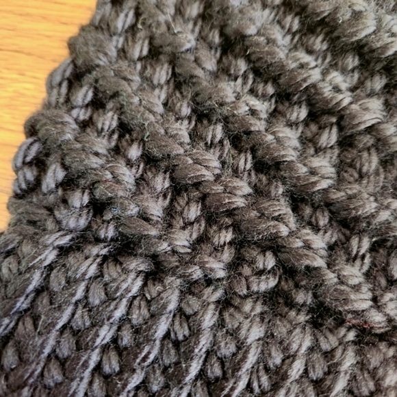 Hand Made Women's Spiral Knit Messy Bun Pony Tail Beanie in Black - Picture 6 of 6